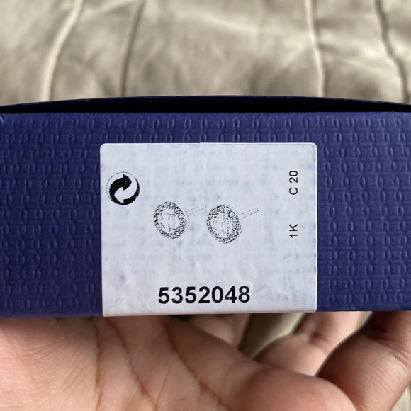 Angelic stud earrings - Picture 2 of 7